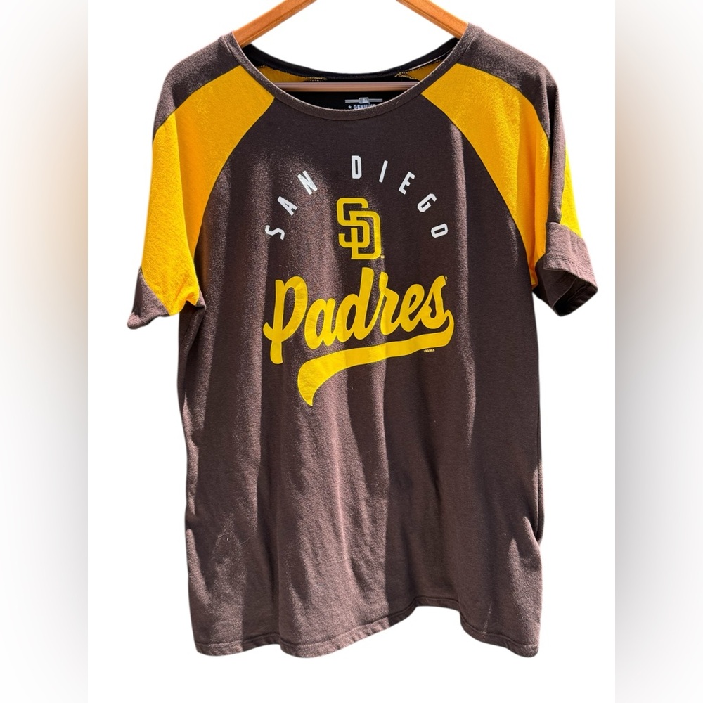 Dan Diego Padres Genuine Merchandise T-Shirt‎ size XL